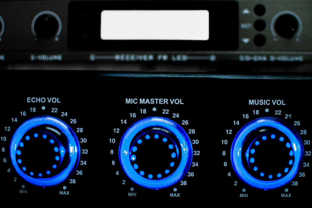Computer monitor and equalizer